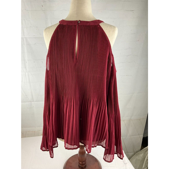 Woman’s Hollister Pleated Halter Blouse Top Size L Burgundy Lined Flowy NWT - Picture 2 of 3